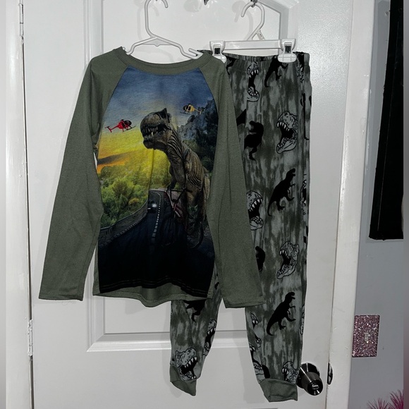 Boys pajama lot mostly size 10/12 however the 2 pair of Dino PJs-12/14 - Picture 9 of 16
